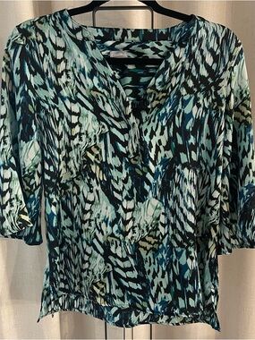 Chicos Printed V-Neck Blouse in Teal &black